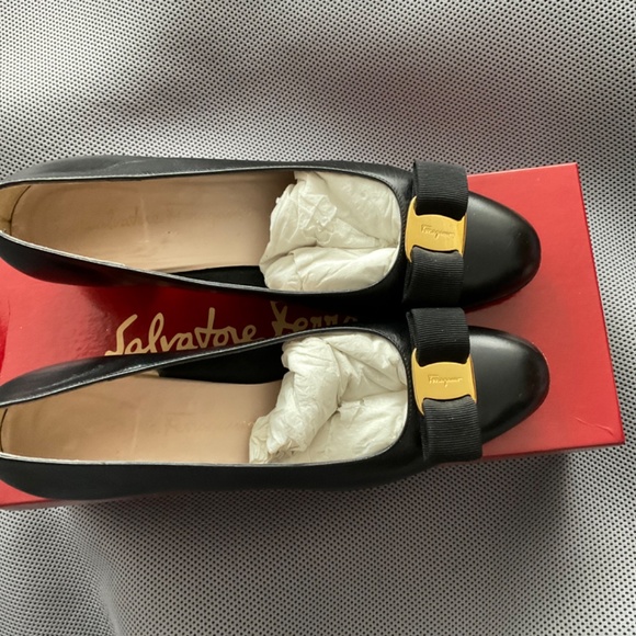 Ladies Salvatore Ferragamo GUC shoes - Picture 10 of 11